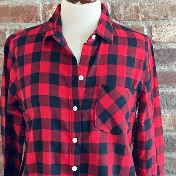 Old Navy black and red lumbar jack small button up blouse - Picture 2 of 8